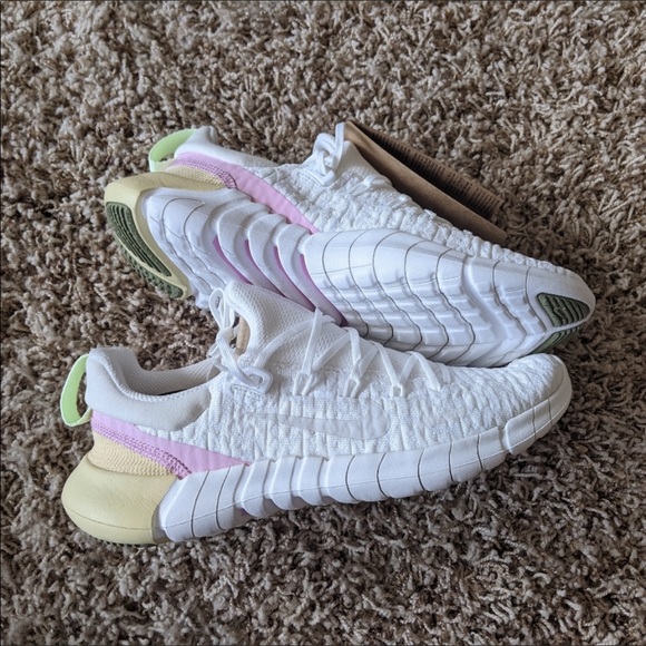 Nike Free Run Sneakers - Size 6 - Picture 3 of 4